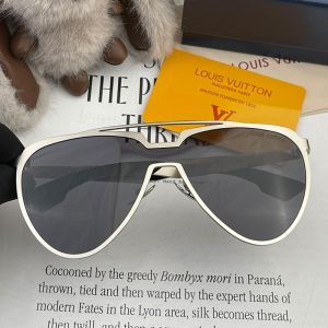 Louis Vuitton Pilot Sunglasses In 0815 Black